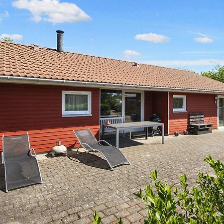 6 Person Holiday Home In Tarm Экстерьер фото